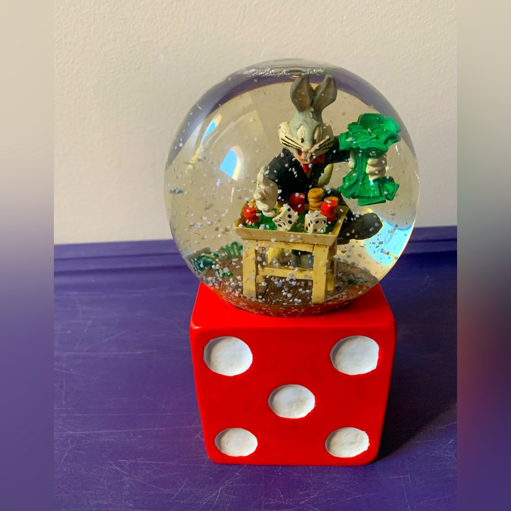 1995 Looney Tunes Bug Bunny Gambling Dice Snow Globe